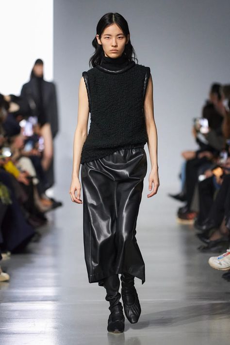 Gauchere Fall 2024 Ready-to-Wear Runway, Fashion Show & Collection Review [PHOTOS] Show Collection, Fashion Show Collection, Fashion 2017, Fall 2024, Cold Day, Paris Fashion, Autumn Winter Fashion, Runway Fashion, Paris Fashion Week