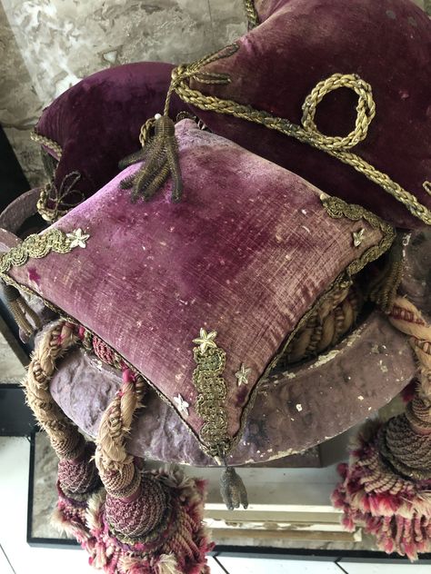 Pink Christmas Bedroom, Jennifer Lanne, Baroque Decor, Sensory Art, Christmas Bedroom, Custom Cushions, Arte Popular, Bridal Crown, Chic Home Decor