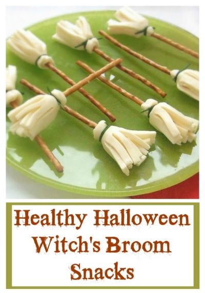 Witches Broom Cheese Sticks, Witches Broomsticks Food, Halloween Chili, Halloween Makeup Costume, Halloween Themed Desserts, Witches Brooms, Painting Tattoos, Diy Halloween Food, Lunch Kids