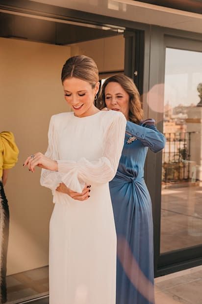 Un vestido de novia sencillo para la boda en Sevilla de Cristina - Foto 9 Wedding Inspiration, Wardrobe, Red, Quick Saves