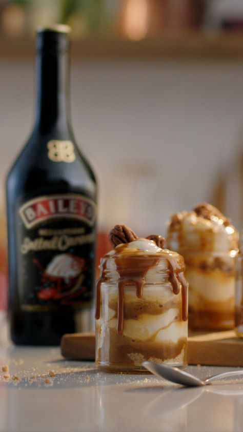 Everyone loves salted caramel … but what about a Baileys salted caramel cheesecake?! 😏​ Baileys Caramel, Baileys Salted Caramel, Caramel Milkshake, Salted Caramel Cheesecake, Caramel Cheesecake, Salted Caramel, Cheesecake, Caramel, Salt