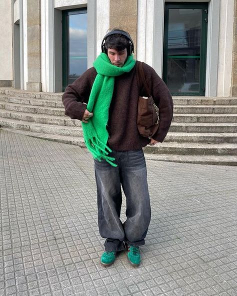 Style A Scarf Outfit, Salomon Aesthetic, Green Sneakers Outfit, Green Scarf Outfit, Salomon Outfit, Gorpcore Men, Wool Outfit, Outfit Jordan, Streetwear Essentials