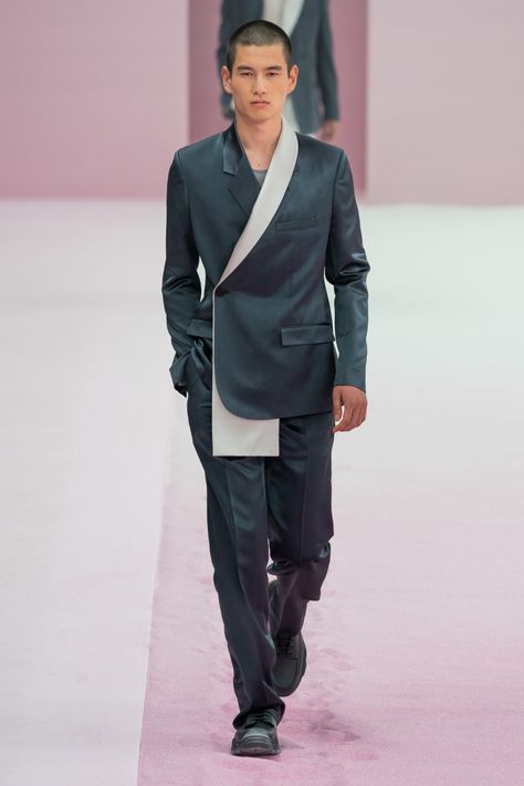 Dior Men Spring 2020 Menswear Collection - Vogue Dior Men, Dior Collection, 2020 Runway, Menswear Runway, Men Fashion Show, Men Spring, Vogue Germany, Dior Fashion, Fashion Weeks