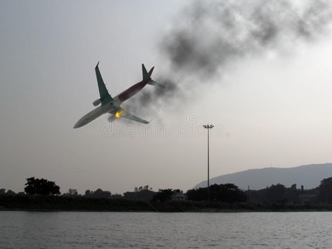 Plane Crash Aesthetic, Plane Underwater, Plane Crash Photos, Aeroplane Craft, Crashed Plane, Air Crash, Old Airplane, Airplane Crash, Travel Hacks Airplane