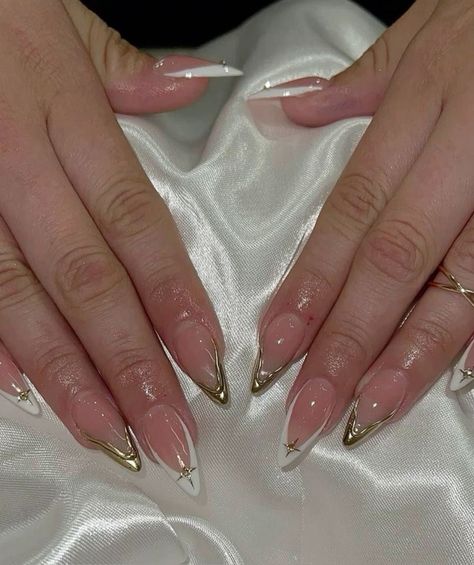 Almond Shaped Gold Nails, Gold Tip Nails Almond, Pink White And Gold Almond Nails, Hoco Nails Almond Shape, Classy Champagne Nails, Birthday Nails Long Almond, Cute Almond Nails Design Christmas, Trendy Gel X Nails, Golden Almond Nails