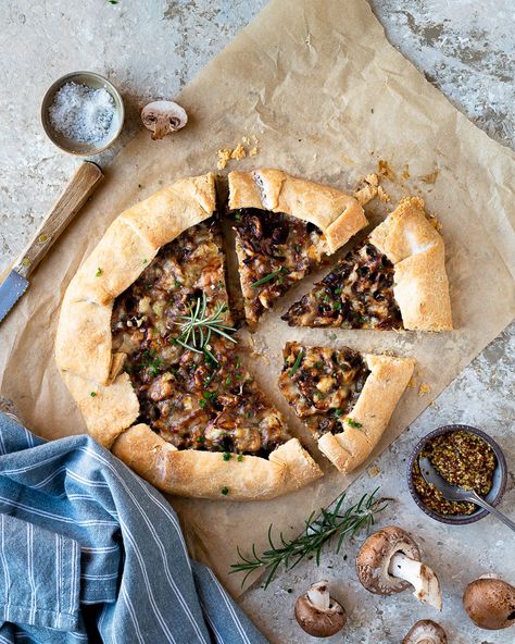 Tarte Rustique Champignons Comté Food Group, Group Meals, Cooking Inspiration, Vegetable Pizza, Home Cooking, Cooking Time, Food Lover, New Recipes, A Table