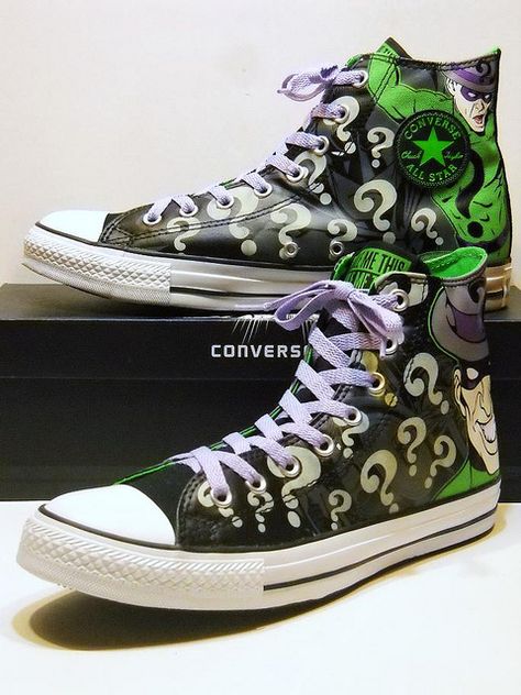 The Riddler™ Black, Grey & Green Hi Converse<--- I have these, the question marks glow in the dark :) Converse Design, Edward Nygma, Question Marks, The Riddler, The Bat Man, Green Converse, Joker And Harley Quinn, Painted Shoes, Grey Green