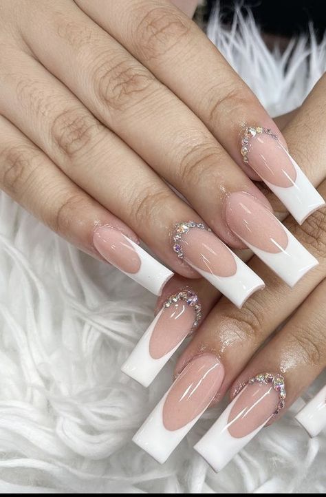 French Tips Rhinestones, White Nails French, Nails French Tips, White French Nails, White Tip Nails, French Tip Nail Designs, Subtle Nails, Nail Jewels, Nails Now