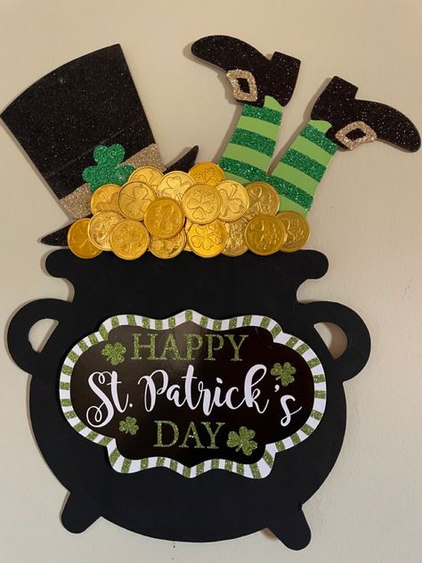 Saint Patricks Day Decoration, Saint Patrick's Day Decorations, Saint Patrick Day Decorations, San Patrick Day Decoration, Stpatricksday Crafts, Saint Patricks Party Ideas, Diy St Patricks Day Decor, San Patrick Day, Paper Wreath Diy