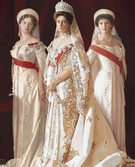 Anastasia Costume, Empress Alexandra Feodorovna, Empress Alexandra, The Romanovs, Russian Dress, Tatiana Nikolaevna, Romanov Sisters, Anastasia Romanov, Alexandra Feodorovna