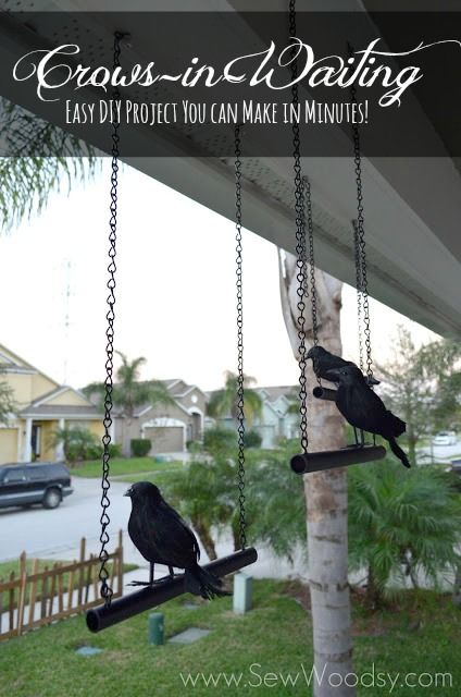 Crows-in-Waiting -- Easy Halloween DIY project you can make in minutes! #halloween Apartment Halloween, Outdoor Halloween Decor, Decor Diy Ideas, Halloween Decor Diy, Halloween Decorations Diy Outdoor, Diy Halloween Projects, Decoration Halloween, Halloween Porch, Easy Diy Halloween