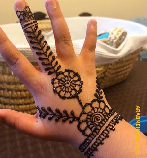 50 Kids Mehndi Design (Henna Design) - October 2019 Henna Designs Kids, Kids Mehndi Design, Mehandi Designs For Kids, Mehendi Designs For Kids, Henna Motive, Baby Mehndi Design, Simple Mehendi Designs, Henna Designs For Kids, Design Henna