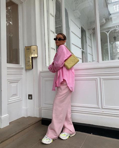 Pink Pants Outfit Ideas, Outfits Short Women, France Fits, Pink Pants Outfit, Pants Outfit Ideas, Streetwear Spring, Look Rose, Outfits Streetwear, Smart Casual Outfit