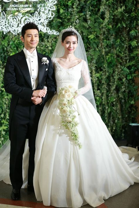 Angelababy Wedding, Most Expensive Wedding, Most Expensive Wedding Dress, Conservative Wedding Dress, Kardashian Wedding, Expensive Wedding Dress, Expensive Wedding, Wedding Expenses, Dress Designer