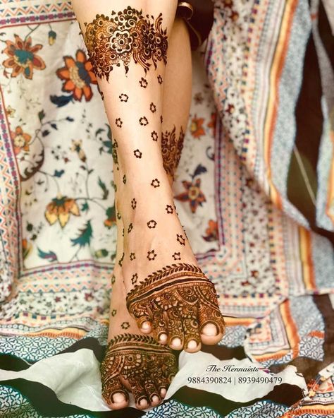 Teej Mehandi Designs, Teej Mehndi Designs, Neck Henna, Forearm Henna, Hartalika Teej, Leg Mehndi Design, Henna Sleeve, Mandala Wolf, Teej Festival