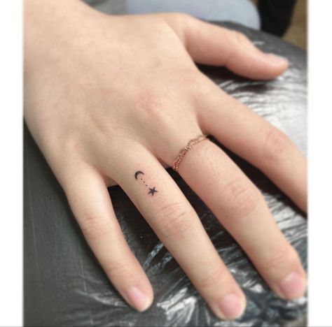 Tiny Finger Tattoos With Meaning, Finger Tattoo Meaning, Images Of Moon, Moon Finger Tattoo, Crescent Moon Tattoo Meaning, Tattoo On Finger, Simple Finger Tattoo, Button Tattoo, Half Moon Tattoo