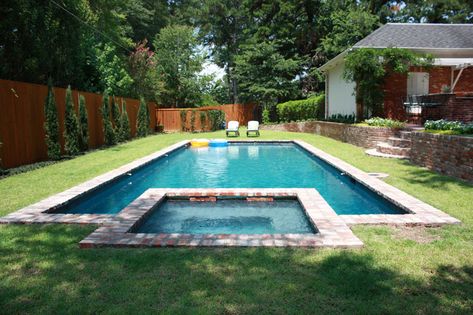 custom square hot tub off rectangular pool Swimming Pools Backyard Inground, French Pool, Farm Pool, Pool With Hot Tub, Pretty Pool, Rectangle Swimming Pools, Small Pools Backyard, Swimming Pool Fountains, Square Pool