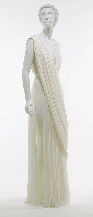 Madame Grès: Evening gown (1994.192.12) | Heilbrunn Timeline of Art History | The Metropolitan Museum of Art Greek Dress, Madame Gres, Evening Dress Long, Vintage Couture, Greek Fashion, Moda Vintage, Modern Dress, Gorgeous Gowns, Mode Vintage