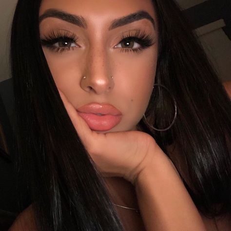 Sahlt Alycia, Sahlt Instagram, Makeup 2018, Dark Brown Eyes, Pretty Females, Instagram Model, Nyx Cosmetics, Girls Makeup, Nose Piercing