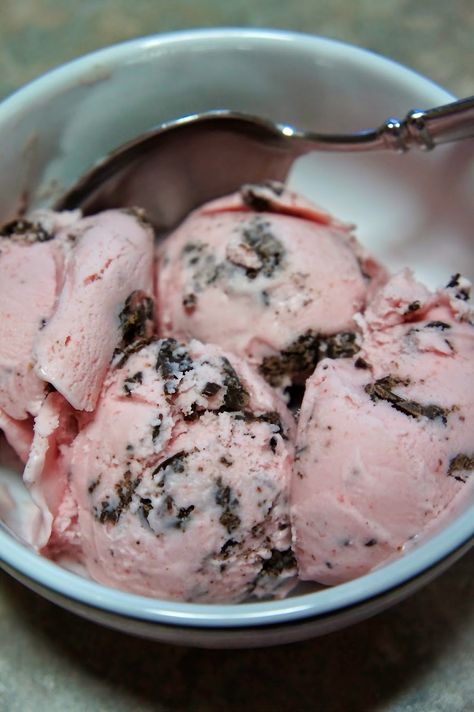 Chocolate Covered Strawberry Ice Cream: Savory Sweet and Satisfying Chocolate Covered Strawberry Ice Cream, Strawberry Chocolate Ice Cream, Jalapeno Cream Cheese Dip, Strawberry Gelato, Dark Chocolate Ice Cream, Strawberry Ice Cream Recipe, Covered Strawberry, Chocolate Covered Strawberry, Caramel Ice Cream