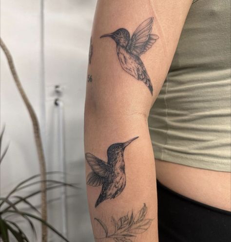 hummingbird tattoo Tattoo Hummingbird, Thigh Tat, Hip Thigh Tattoos, Tiny Tattoo, Hummingbird Tattoo, Tattoo Art Drawings, Sleeve Tattoos For Women, Tat Ideas, Thigh Tattoo