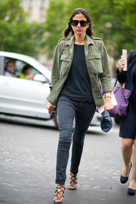 Capucine Safyurtlu Style, Capucine Safyurtlu, French Voguettes, Outfit Oversize, Emmanuelle Alt, French Vogue, Lace Booties, Khaki Jacket, Army Green Jacket