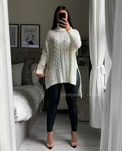 Plus Size Winter Outfits Cold Weather Black Leggings, Winery Outfit Winter Plus Size, Thick Girlfriend Outfits Winter, Plus Size Leggings Outfit Winter, Casual Outfits For Chubby Ladies, Casual Winter Outfits Plus Size, Outfits Invierno Curvy, Casual Comfy Winter Outfits, Plus Size Legging Outfits