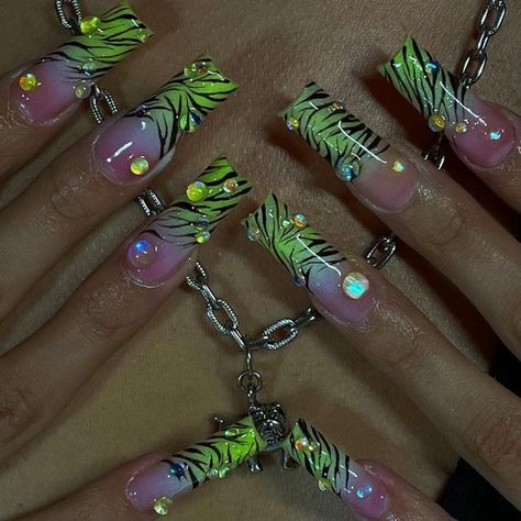 90s Nail Trends, Snooki Nails, 90s Nail Art, Nail Icon, 90s Nails, Neon Green Nails, Long Acrylic Nail Designs, Duck Nails, Drip Nails