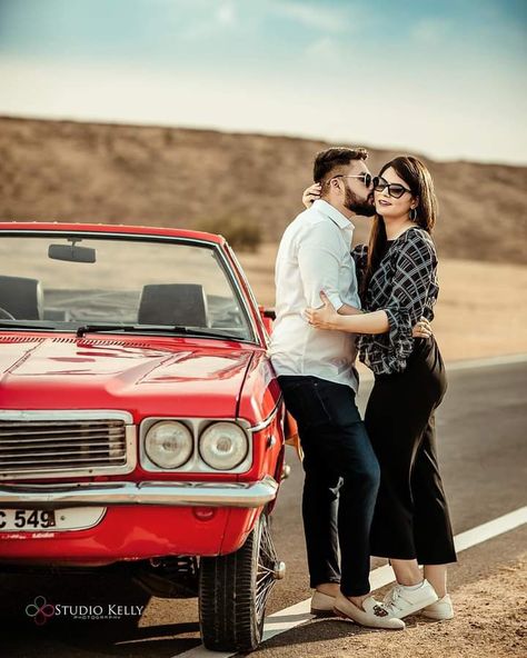 Pre Wedding Car Poses, Couple Shoot With Car, Couple In Car, Car Pose, Urban Shoot, Car Couple, Pre Wedding Photoshoot Outfit, Photoshoot Outdoor, Car Poses