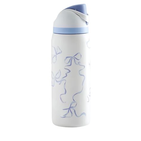 Introducing a versatile water bottle designed to keep you hydrated on the go. This Floral Pattern Water Bottle is crafted with triple-layer insulation, ensuring your drinks stay cold for hours. The convenient built-in straw and wide-mouth opening provide flexible sipping options, while the leakproof construction guarantees no spills, making it perfect for any adventure. Triple-layer insulation: Keeps beverages cold for up to 24 hours, maintaining the temperature of your drinks throughout the day Owala Cup, Trendy Water Bottles, Printed Water Bottles, Cute Water Bottles, Water Bottle Design, Bow Pattern, Stay Cold, Birthday Wishlist, Stainless Steel Bottle