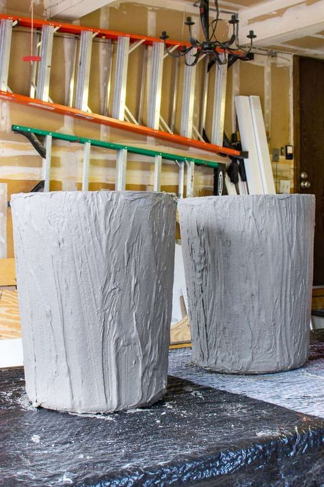 DIY Concrete Planter Cement Cylinder Ideas, Diy Cement Planters Concrete Molds, Diy Stucco Planter, Diy Limestone Planter, Diy Large Planters Outdoor Cheap, Diy Large Planters Outdoor, Diy Tall Planters Outdoor, Diy Big Planters Pots, Large Concrete Molds