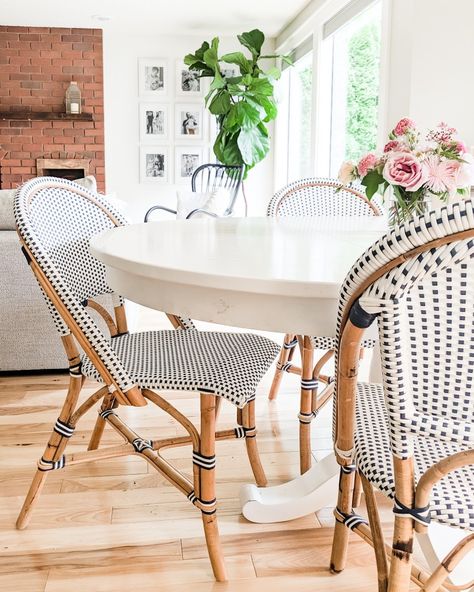 French Bistro Kitchen Table, Dining Table With White Metal Chairs, White Circle Kitchen Table, French Bistro Chairs Dining Room, French Cafe Dining Room, French Bistro Kitchen Decor, Bistro Chairs Dining Room, Bistrot Design, Acerage Homes