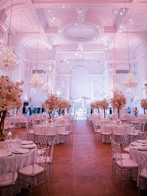 Modern Wedding Venue Ideas Indoor, Modern Chic Wedding, Country Wedding Venues, Wedding Venues Indoor, Montreal Wedding, Peacock Alley, Wedding Journal, London Venues, Historic Wedding