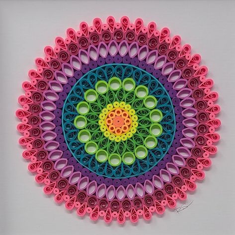 Quilling Mandala Pattern, Decorated Cds, Quilled Mandalas, Quilling Pictures, Quilling Candle Holder, Quiling Paper Art, Quilling Mandala, Quill Art, Mandala Card