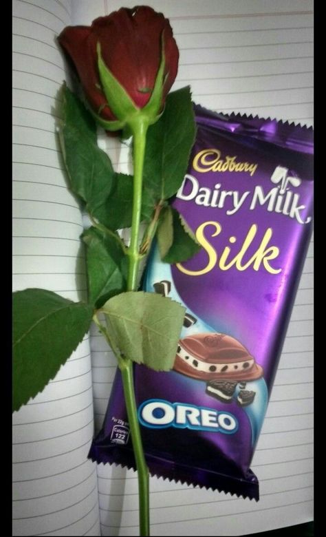 Rose Day Snapchat Stories, Food Status, Rose Day Pic, Silk Oreo, Flowers For Girlfriend, Chocolate Tumblr, Dairy Milk Silk, Simply Quotes, Best Poses For Boys