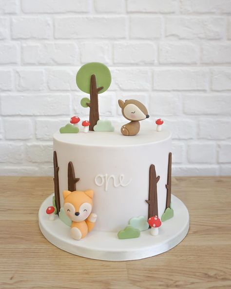 Animal Cakes For Kids, Peace Of Cake, Winter Wonderland Birthday Party, Fox Cake, Baby Boy Birthday Cake, 2nd Birthday Party For Girl, Fondant Cake Designs, Woodland Cake