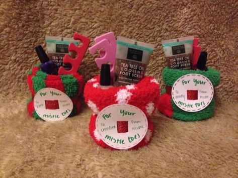 Coworkers Christmas, Christmas Gifts For Coworkers, Cadeau Diy, Work Gifts, Inexpensive Gift, Homemade Christmas Gifts, Teacher Christmas, Homemade Christmas, Gifts For Coworkers