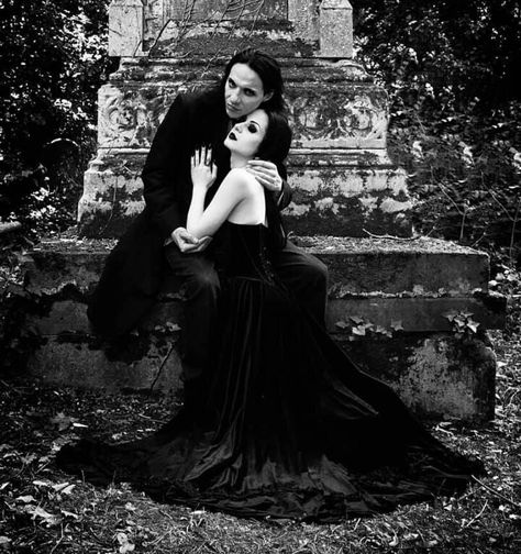 Prom Goth, Goth Prom, Gothic Photography, Emily The Strange, Gothic Witch, Romantic Photos Couples, Romantic Goth, Victorian Goth, Moody Wedding