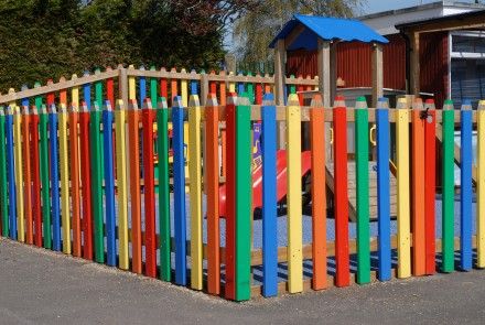 pencil fencing from broxap Playground Fencing, Pagar Modern, Fence Design Ideas, Gabion Fence, Easy Fence, Small Fence, Summer Diy Projects, Living Fence, Pallet Fence