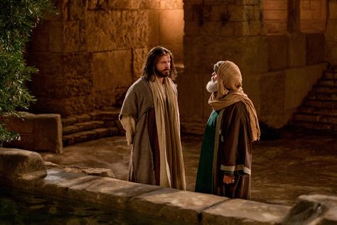 Jesus Teaches Nicodemus: The Charm of Home Life Of Jesus Christ, Bible Video, Jesus And Mary, Bible Images, Bible Pictures, Santa Marta, Biblical Art, Jesus Lives, The Son Of Man