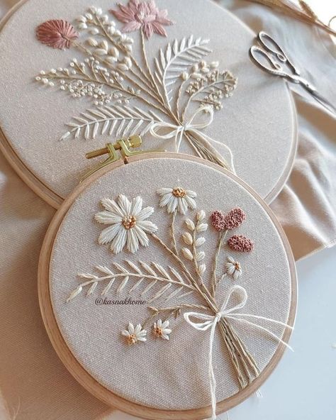 Simpul Makrame, Projek Menjahit, Simple Hand Embroidery Patterns, Diy Embroidery Designs, Diy Embroidery Patterns, Handmade Embroidery Designs, Embroidery Stitches Tutorial, Pola Sulam, Hand Embroidery Projects