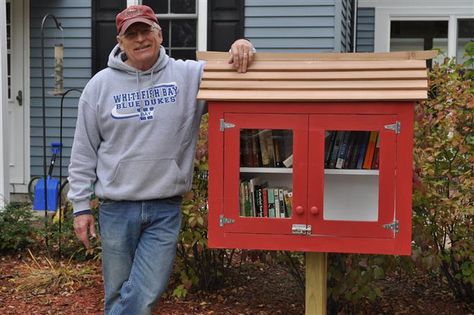 Neighborhood Book Library, Diy Neighborhood Library, Neighborhood Book Boxes, Neighborhood Book Library Front Yards, Outdoor Library Boxes, Diy Free Library Box Ideas, Book Exchange Box Diy, Free Library Box Diy, Community Library Boxes