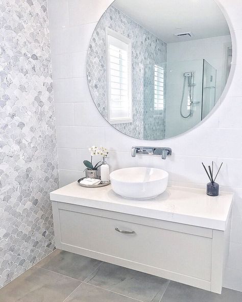 Hampton Bathroom Ideas, Interior Design Hamptons, Hampton Style Bathrooms, Hamptons Style Bathroom, Mirrors For Bathroom, Bathroom Design Inspiration, Bathroom Remodel Designs, Hamptons House, Bathroom Inspiration Decor