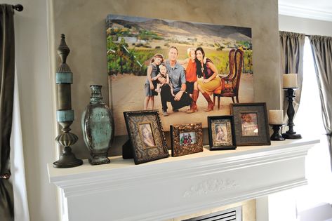 Displaying Family Pictures, Diy Poster, Picture Arrangements, Fireplace Mantle Decor, Display Family Photos, Foto Baby, Home Fireplace, Mantel Decorations, Wall Gallery