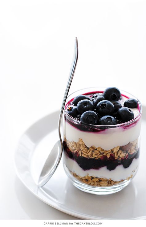 Roasted Blueberries, Healthy Parfait Recipes, Breakfast Parfaits, Breakfast Yogurt Parfait, Healthy Parfait, Yogurt Parfaits, Blueberry Yogurt, Parfait Breakfast, Honey Yogurt