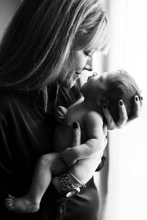 Lifestyle Newborn Session in-home with mama and baby boy Baby Boy Newborn Photoshoot, Vom Avea Un Copil, Foto Newborn, Baby Fotografie, Baby Kicking, Newborn Baby Photoshoot, Boy Newborn, Baby Sleep Problems, Newborn Lifestyle Session