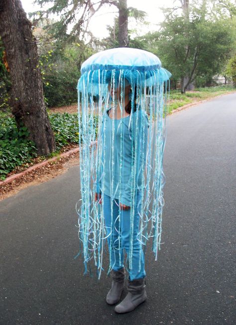 Scuba-themed Halloween Costume Ideas Jellyfish Umbrella Costume, Underwater Theme Costume, Water Themed Outfits, Jellyfish Core, Jellyfish Outfit, Water Costume, Jellyfish Umbrella, Costume Medusa, Water Fairies