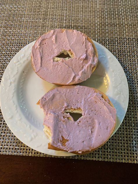 Bagels Cream Cheese, Bagel Strawberry Cream Cheese, Bagel And Cream Cheese Aesthetic, Bagel With Strawberry Cream Cheese, Bagel With Cream Cheese Aesthetic, Bagles Recipe Toppings, Bagel Aestethic, Cream Cheese Aesthetic, Bagel Aesthetics