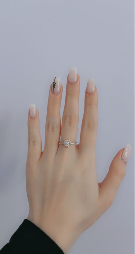 Oval Nails With Initials, Mail Inspo With Initial, Nail Design With Boyfriend Initial, Short Gel Nails With Initial, Boyfriend Letter On Nails, Nails Ideas Boyfriend Initials, Almond Acrylic Nails With Initial, Nails With W Initial, Short Valentines Day Nails With Initial