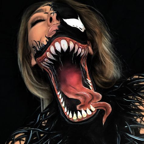 @megnic_ on Instagram: “Venom🕷🕸 Venom was one of the first looks I ever tried recreating FOUR years ago. If you scroll➡️➡️ you can see my venom makeup from 2014. I…” Horror Smink, Unique Halloween Makeup, Maquillage Halloween Simple, Halloween Make-up Looks, Halloweenský Makeup, Creepy Makeup, Horror Make-up, Cool Halloween Makeup, Halloween Eye Makeup